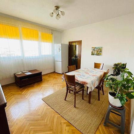 Sunny Cozy Flat In The Centre, Close To Beach, 4 Rooms, 105Sqm ヴァルナ エクステリア 写真