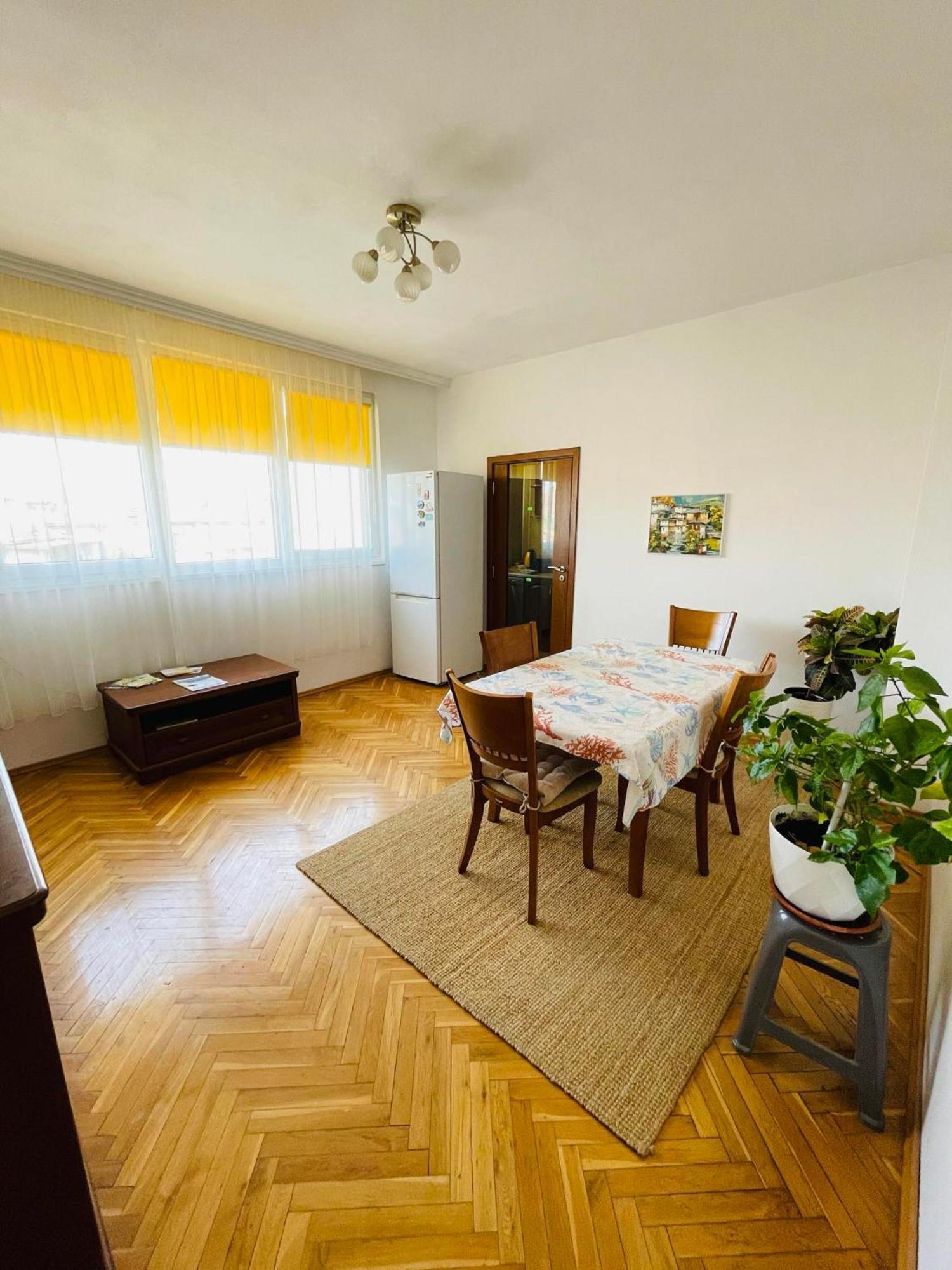 Sunny Cozy Flat In The Centre, Close To Beach, 4 Rooms, 105Sqm ヴァルナ エクステリア 写真